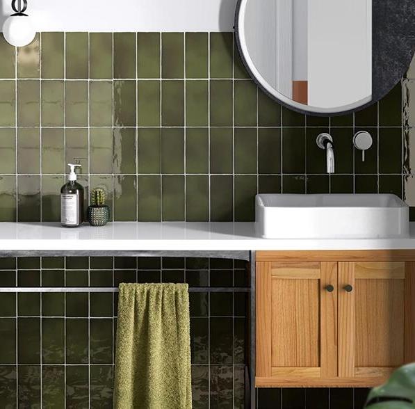 Kupi Manacor Basil Green gloss 7x15  / Cena v trgovini Vsebo