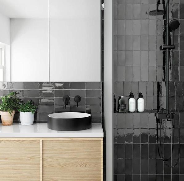 Kupi Manacor Black gloss 7x15  / Cena v trgovini Vsebo