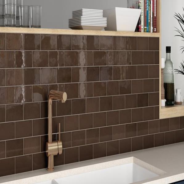 Kupi Village Walnut Brown Gloss 13,2x13,2 / Cena v trgovini Vsebo